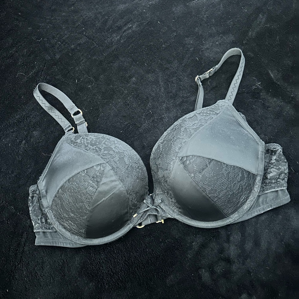Vintage Victoria's Secret Black Lace Bra